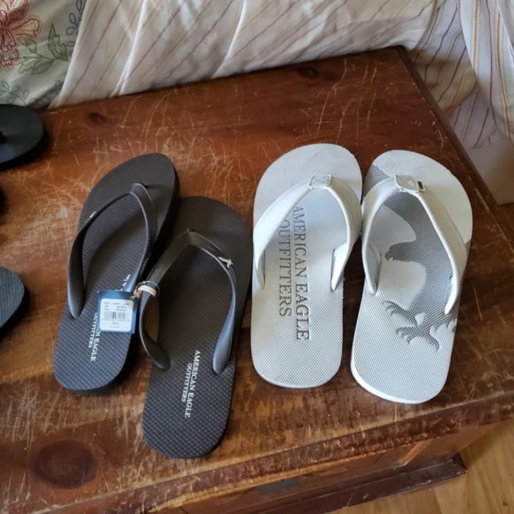 Men's American Eagle Flip Flops